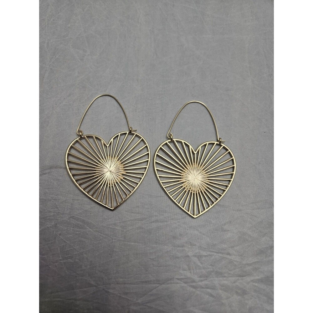 gold tone heart shaped earrings